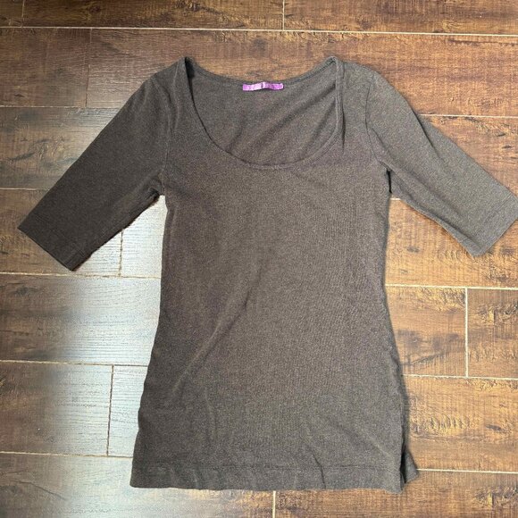 Brown T-shirt Small - Picture 1 of 2